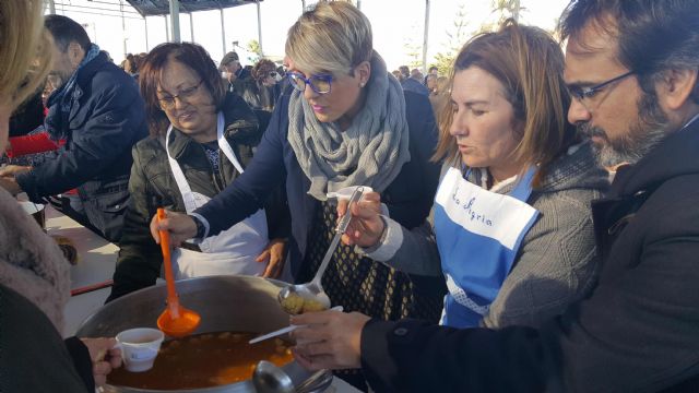 La consejera Noelia Arroyo asiste a la degustación de pelotas organizada en Pozo Estrecho - 1, Foto 1