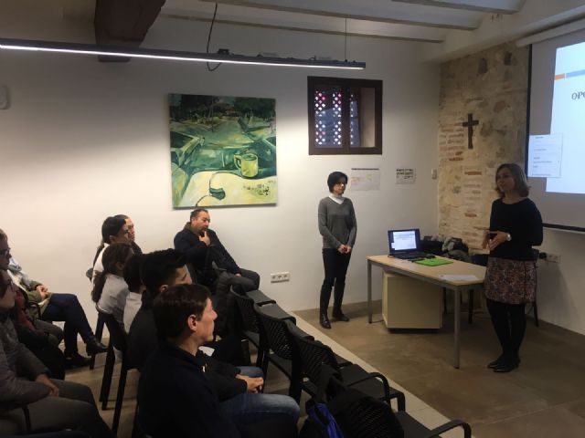 Derechos Sociales imparte un curso de igualdad de género y prevención de violencia machista a los alumnos de la Escuela de Hostelería de Cáritas - 1, Foto 1