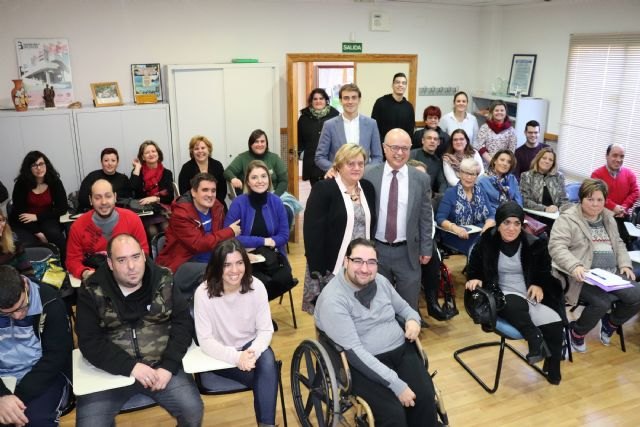 La Comunidad renueva el convenio de transporte con Famdif, del que se beneficiarán 4.200 personas con discapacidad - 1, Foto 1