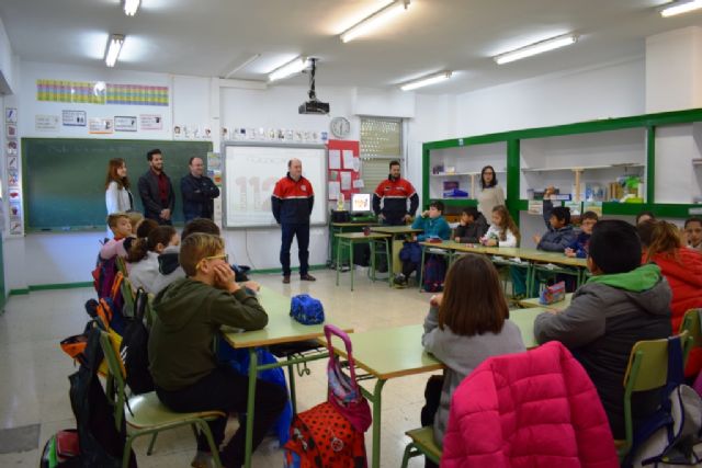 Los 3.000 alumnos de los colegios del municipio reciben esta semana charlas de los bomberos de Murcia para prevenir incendios, Foto 2