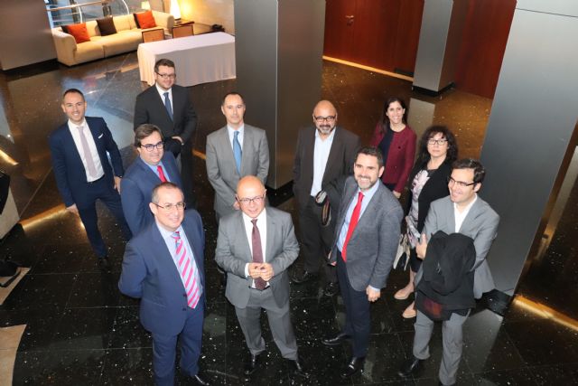 El consejero de Hacienda y Administraciones Públicas se reúne con los representantes del Murcia Seniors Club - 1, Foto 1