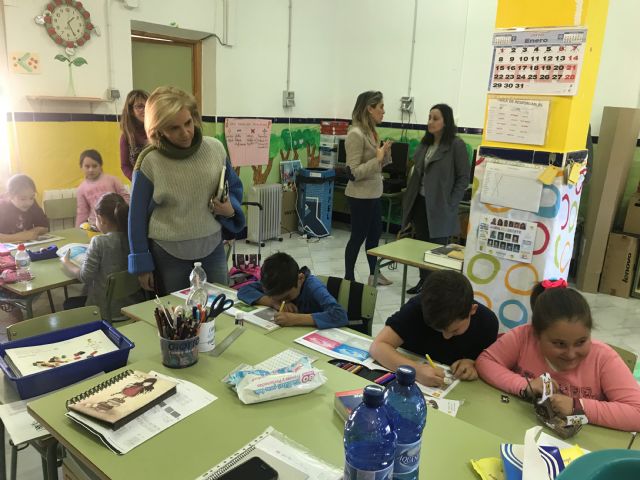 La consejera de Educación visita el CEIP La Campana - 1, Foto 1