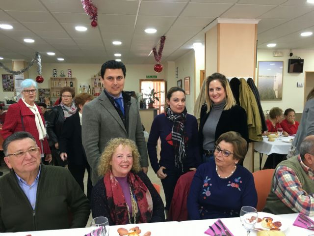 El Centro de Personas Mayores de San Javier rinde homenaje a los miembros de  las juntas de participación del Centro de los últimos 33 años - 1, Foto 1