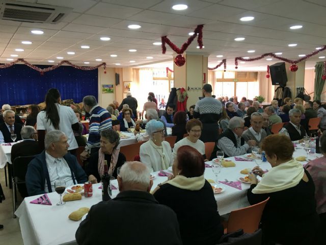 El Centro de Personas Mayores de San Javier rinde homenaje a los miembros de  las juntas de participación del Centro de los últimos 33 años - 3, Foto 3