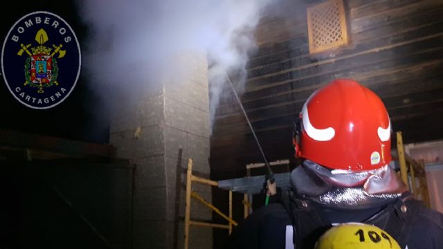 Bomberos de Cartagena extinguen un incendio en una vivienda de El Pozo de los Palos - 1, Foto 1