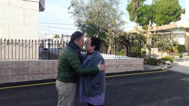 El Alcalde supervisa el desarrollo de las inversiones que se están ejecutando en la pedanía de La Hoya y que suponen un importe conjunto de 561.408 euros - 1, Foto 1