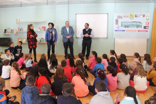 Escolares lumbrerenses aprenden a usar el autobús de forma segura - 2, Foto 2