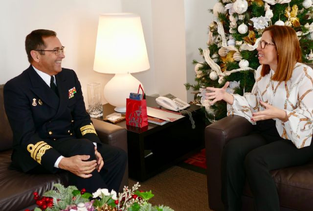 El almirante de Acción Marítima se despide de la alcaldesa - 1, Foto 1