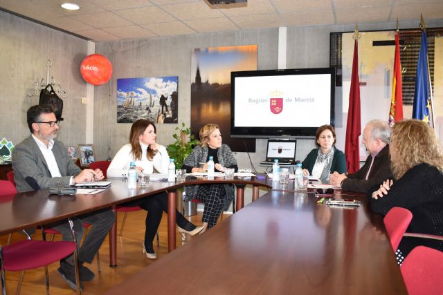 Conferencia sobre FP Dual en los actos del 130 aniversario de UGT - 1, Foto 1