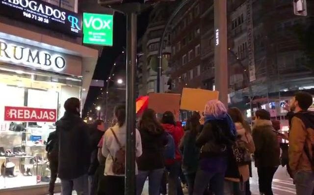 VOX Murcia denuncia el acoso a su sede durante la marcha feminista - 1, Foto 1