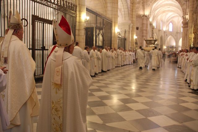 Procesión, misa y boniato dulce para celebrar la fiesta de San Fulgencio, patrón de la Diócesis de Cartagena - 3, Foto 3