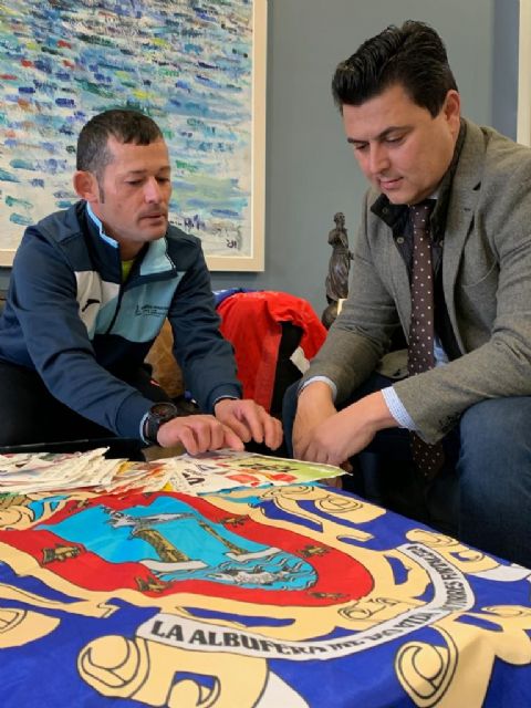 El alcalde recibe al atleta Celestino Zapata, veterano del club deportivo de Aidemar con el que ha competido en los últimos años - 2, Foto 2