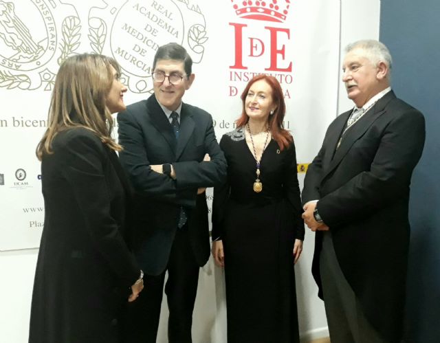 Villegas asiste a la apertura del nuevo curso de la Real Academia de Medicina y Cirugía de la Región - 1, Foto 1