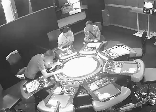 La Guardia Civil desmantela una organización criminal que habría obtenido 50.000 euros manipulando la ruleta de un salón de juegos - 2, Foto 2