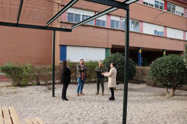 El Ayuntamiento de Lorca ejecuta trabajos para la instalación de nuevas zonas de sombraje en varios colegios públicos del municipio - 2, Foto 2