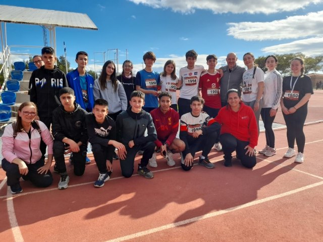 El equipo juvenil femenino del IES Juan de la Cierva se alza con el tercer cajón del pódium en la Final Regional de Campo a Través, celebrada en Lorca, Foto 2