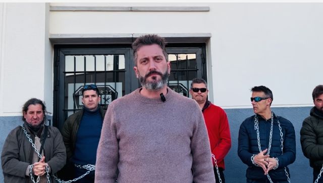 Podemos llevará a la Asamblea el pago de las horas extra a los bomberos encerrados en el CEIS - 1, Foto 1