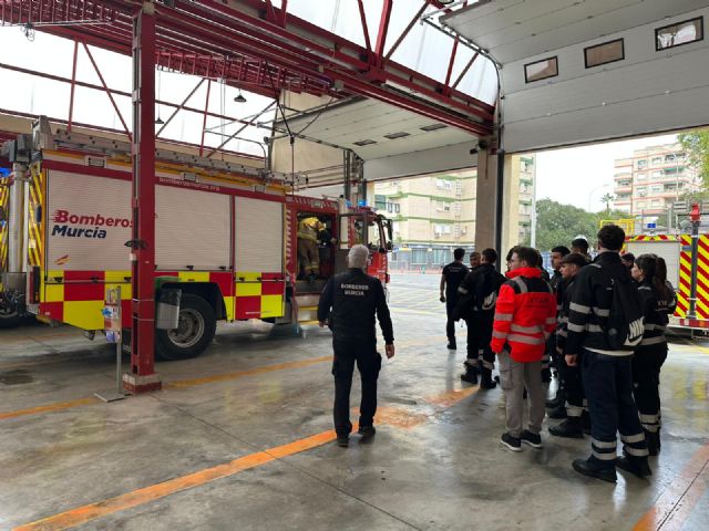 Bomberos y Policía Local de Murcia acercan su labor a los futuros profesionales de emergencias - 4, Foto 4