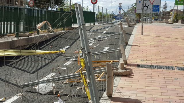 Más de una treintena de iniciativas del PSOE para solucionar las quejas vecinales tras las chapuzas del PP en el barrio de La Viña - 2, Foto 2