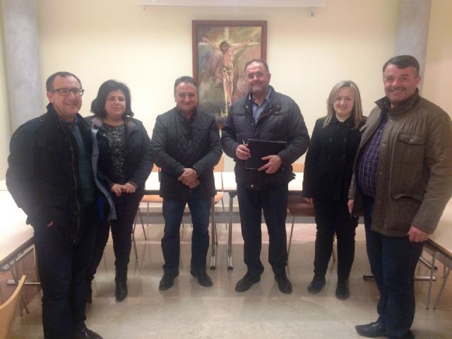 The mayor meets with the Illustrious Cabildo Processions Superior, Foto 3