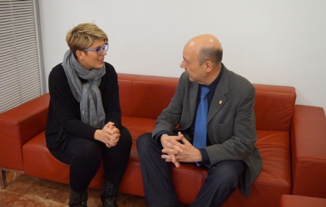 Noelia Arroyo recibe al presidente de la Cofradía del Santísimo Cristo de la Caridad de Murcia - 1, Foto 1