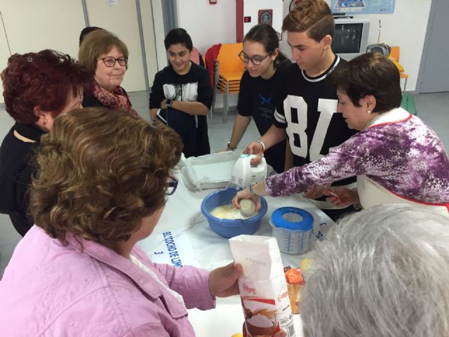 Jóvenes y Mayores comparten una tarde gastronómica - 1, Foto 1