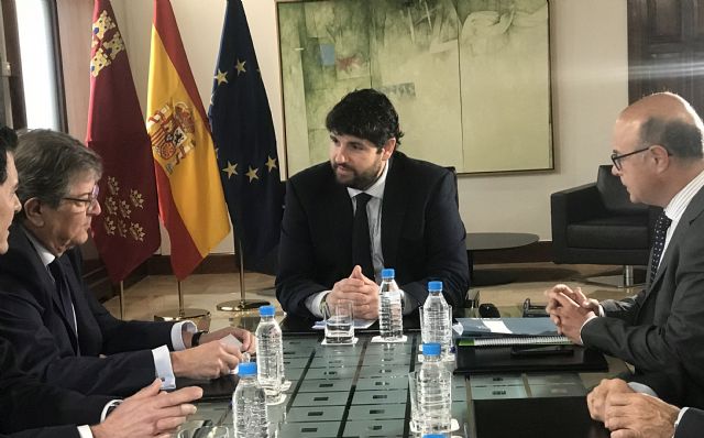 Fernando López Miras se reúne con el decano del Colegio Oficial de Economistas de la Región de Murcia - 2, Foto 2