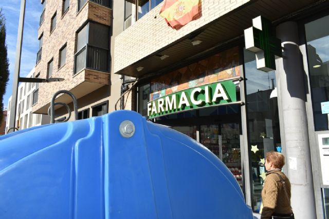 El PSOE exige la retirada de los contenedores de basura frente a una farmacia en Alfonso X por tratarse de un establecimiento sanitario - 2, Foto 2