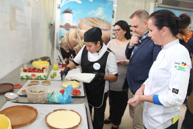 Panadería José Antonio muestra la elaboración artesanal de la reposteria tradicional de la Región - 2, Foto 2