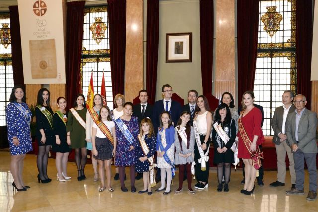La alegría, vitalidad y el futuro de las fiestas de Moros y Cristianos se dan cita en el Salón de Plenos - 2, Foto 2
