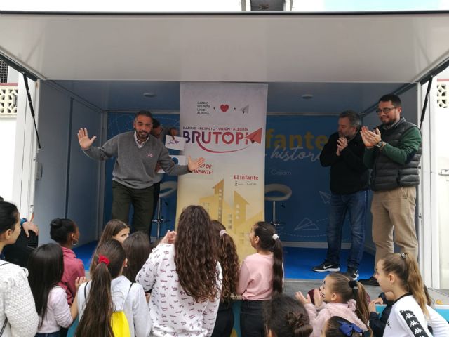 Los vecinos de las viviendas de las 507 del barrio del Infante celebran una jornada de convivencia - 1, Foto 1