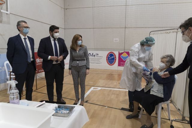 5.000 personas mayores de 80 años serán vacunadas esta semana en la Región de Murcia, Foto 1