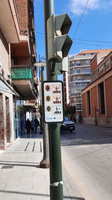 El Ayuntamiento adapta los pasos de peatones de Alcantarilla a personas con trastornos del espectro autista - 3, Foto 3