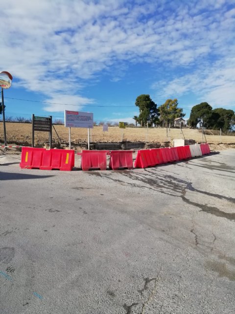 La Concejalía de Economía Circular informa de que se han trasladado los contenedores de residuos domésticos ubicados en el cruce de La Parra - 1, Foto 1