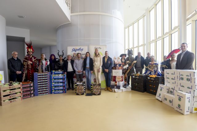 Los personajes del Carnaval 2023 reciben su peso en productos de la tierra - 1, Foto 1