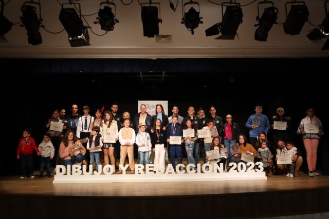 Los escolares participan en el XXVIII Concurso de Dibujo y Redacción del Carnaval - 1, Foto 1