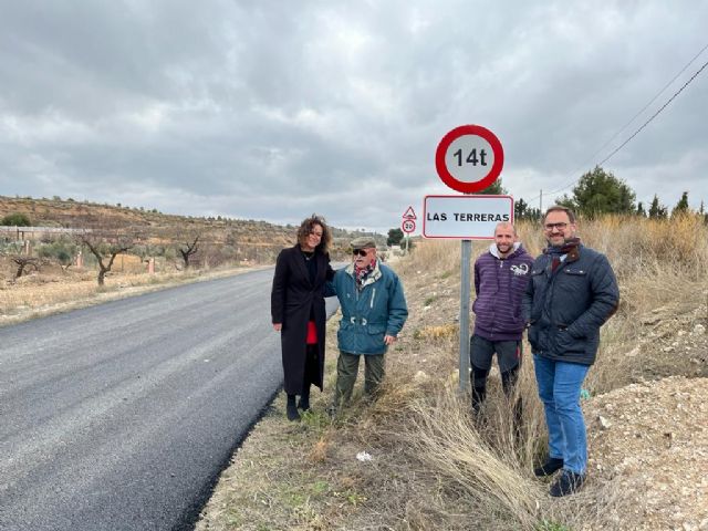 El alcalde de Lorca visita Las Terreras tras los trabajos de mejora de la carretera de acceso a la pedanía y la calle del Consultorio Médico - 1, Foto 1