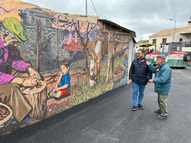 El alcalde de Lorca visita Las Terreras tras los trabajos de mejora de la carretera de acceso a la pedanía y la calle del Consultorio Médico - 2, Foto 2