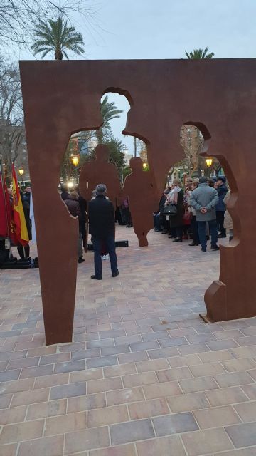 Inauguración escultura ´CAMINANTES. Homenaje a las personas mayores´ en Molina de Segura - 1, Foto 1