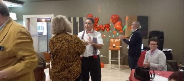 Residente de Adorea y ateneísta de Triana, cantaron y bailaron al son de los boleros en San Valentín - 2, Foto 2