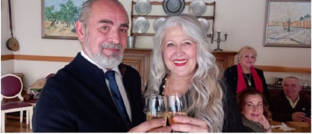 Residente de Adorea y ateneísta de Triana, cantaron y bailaron al son de los boleros en San Valentín - 3, Foto 3