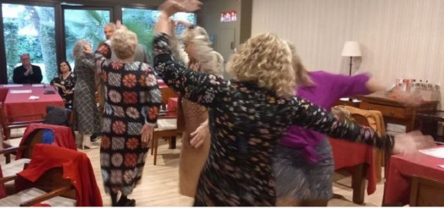 Residente de Adorea y ateneísta de Triana, cantaron y bailaron al son de los boleros en San Valentín - 5, Foto 5