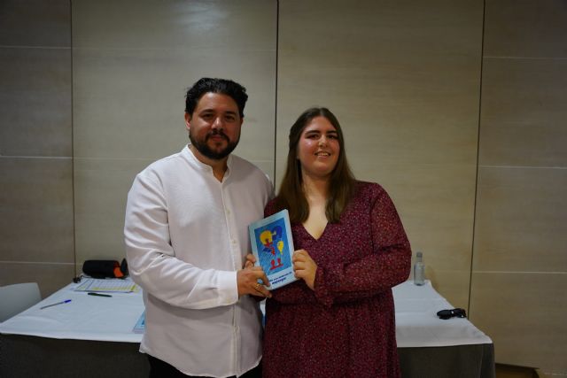 Desirée Cutilllas publica el libro La vida con síndrome de asperger - 1, Foto 1