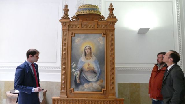 El Palacio Molina acoge una pintura y un altar restaurados del cementerio de Los Remedios - 4, Foto 4