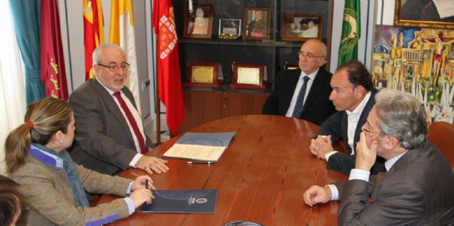 La UCAM becará a los alumnos de la Escuela de Tauromaquia para que estudien - 1, Foto 1