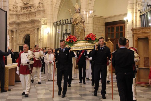 El Obispo agradece la labor de la Policía Local en el día de su patrón - 1, Foto 1