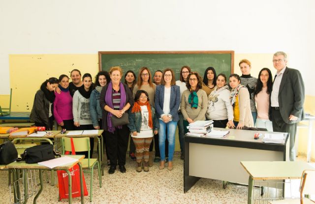 La vicealcaldesa conoce a los alumnos de los programas de la ADLE en el Llano del Beal - 3, Foto 3