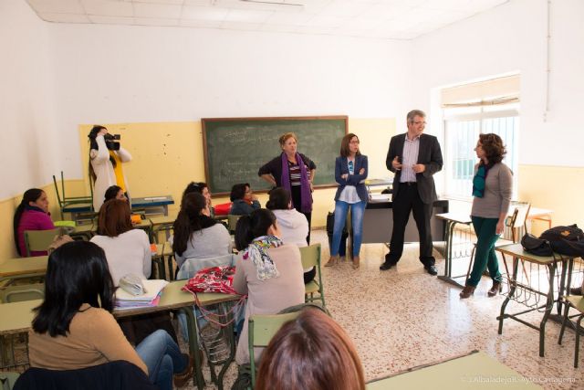 La vicealcaldesa conoce a los alumnos de los programas de la ADLE en el Llano del Beal - 5, Foto 5