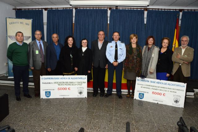 La Base Aérea de Alcantarilla dona 10.000 euros solidarios para dos asociaciones de nuestro municipio, recaudados  de la III Carrera Popular que el Ejército del Aire celebró el pasado 21 de febrero - 1, Foto 1
