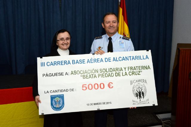 La Base Aérea de Alcantarilla dona 10.000 euros solidarios para dos asociaciones de nuestro municipio, recaudados  de la III Carrera Popular que el Ejército del Aire celebró el pasado 21 de febrero - 3, Foto 3